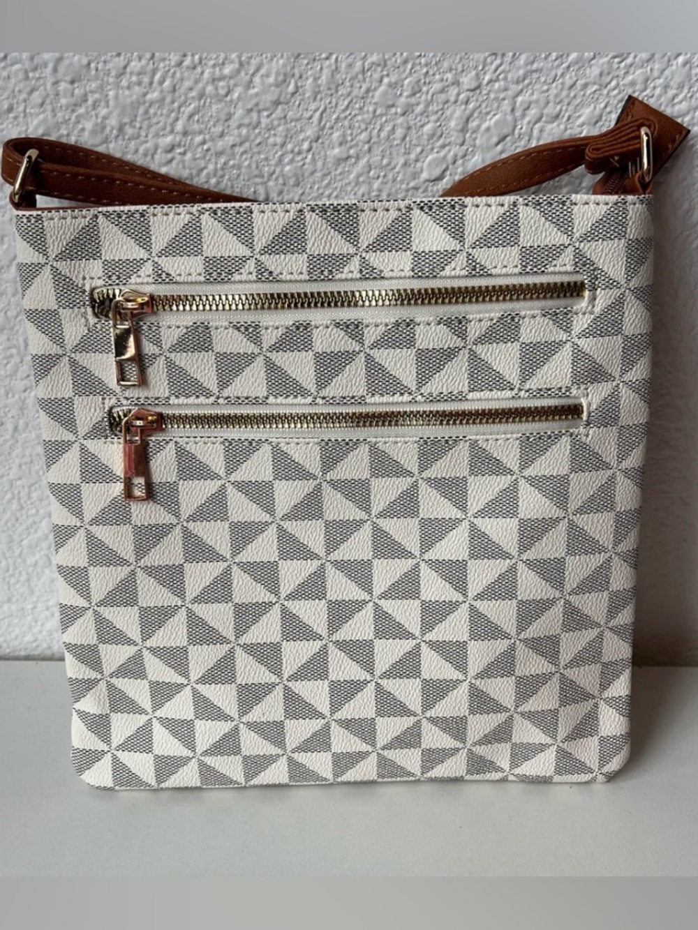 EUC Beige Check Crossbody (adjustable straps) bag with goldtone hardware. 🤍